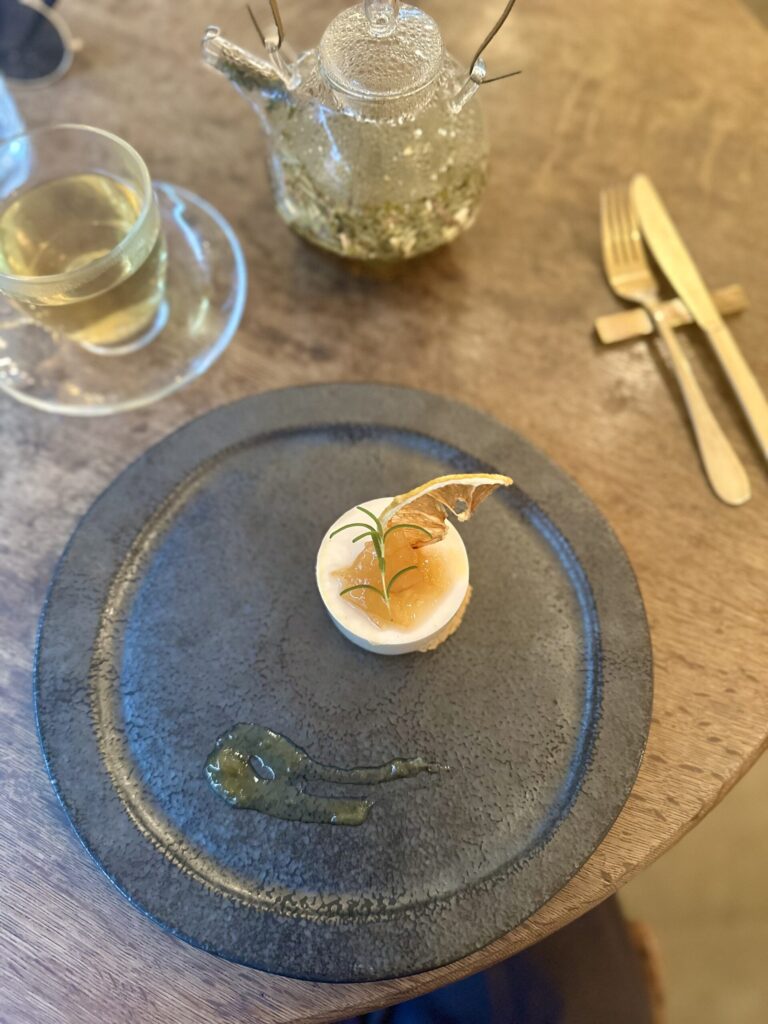 オーガニック&ヴィーガンカフェで過ごす腸活女子の癒し時間。リラックスできる空間と体にやさしいメニュー。